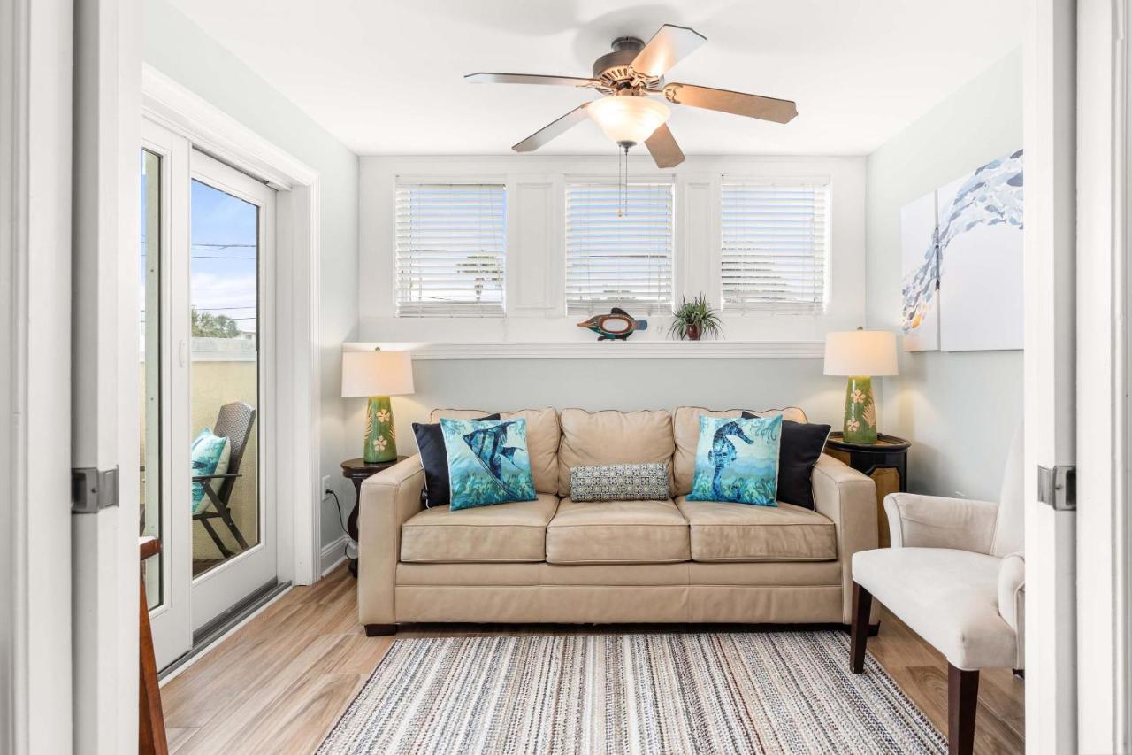 Apartment Captains Watch 8 *